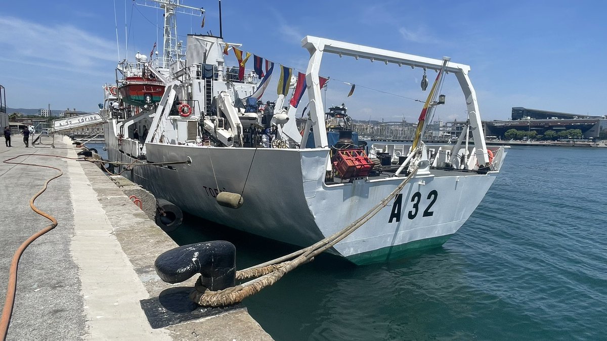 DePradoAlex's tweet photo. Visitamos el buque hidrografico de la Armada Española A-32 Tofiño atracado en Barcelona con motivo del Día de las Fuerzas Armadas 2026. Jornada de Puertas Abiertas en el Acuartelamiento del Bruc con motivo del Dia de las Fuerzas Armadas 2026. https://t.co/nij20B0i6d