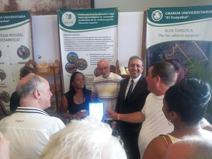 ICACuba's tweet photo. El Dr. C. Walter Baluja, Ministro de Educación Superior, visitó la feria expositiva del Congreso Internacional AGROCIENCIAS 2026 en Varadero, Matanzas, Cuba.
#Cuba #ICACuba #ciencia #Agrociencias2026 #INCA #UNAH #CENSA #ECM #Mayabeque @CubaMES https://t.co/VBJxswWW6g