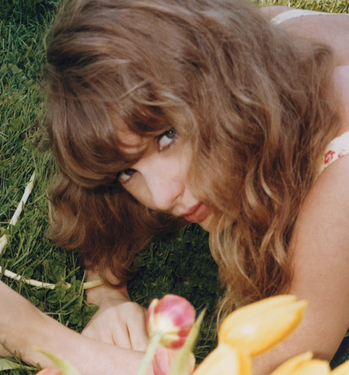 taylorswiftbr's tweet photo. A versão acústica de “I Knew It, I Knew You” estreou no TOPO do iTunes EUA, estendendo o recorde de Taylor como artista com mais #1’s (80) na plataforma! 

Taylor também está completando o TOP 3 do iTunes com a versão em piano (#2) e a versão original (#3). 👑 https://t.co/vKG5CsFfag