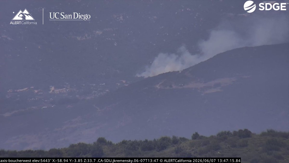 DanielFireTruck's tweet photo. #PalaFire The Fire is 3-5 acres, Slow - Moderate Rate of Spread, Potential for 10 acres if it stays within the Road System but gets out of it Potential for 200-300 acres.

Structures are Immediately Threatened, the Fire is just a bit South of the Riverside County Line. https://t.co/gFkYdzq79c