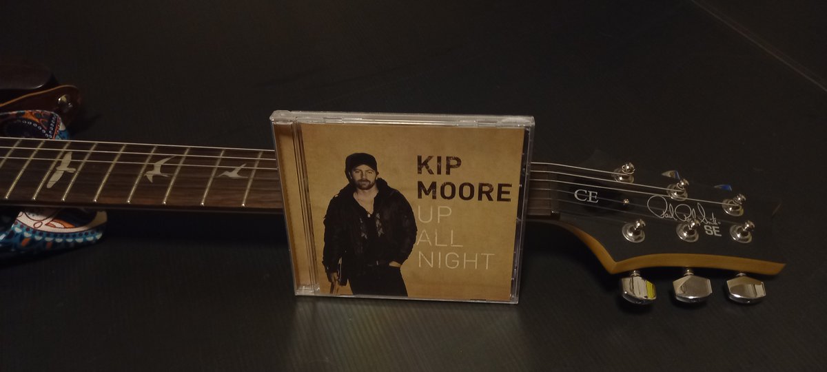 steven_usinger's tweet photo. "Up All Night" das Debütalbum von Kip Moore aus dem Jahr 2012.

Dieses Album ist noch ziemlich Bro-Country‑angehaucht. Ich würde fast behaupten, dass sich seine zukünftigen Alben eher in Richtung Heartland/Country‑Rock entwickeln. https://t.co/PPm1eo1CpR