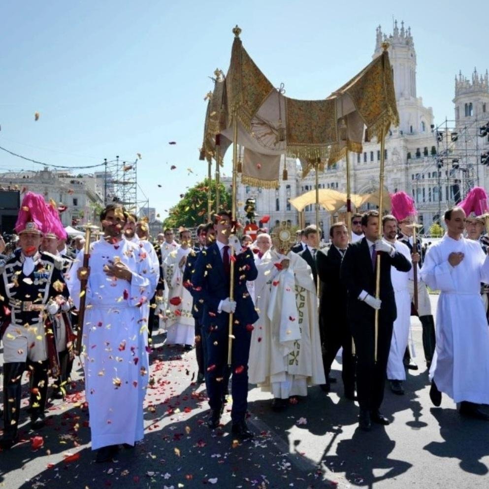 obscat's tweet photo. 🇪🇸Cerca de 1,2 MILHÃO de pessoas participaram da MISSA e da PROCISSÃO com o Papa Leão XIV em Madrid, em uma temperatura de quase 30ºC. https://t.co/WnuYD4FcYP