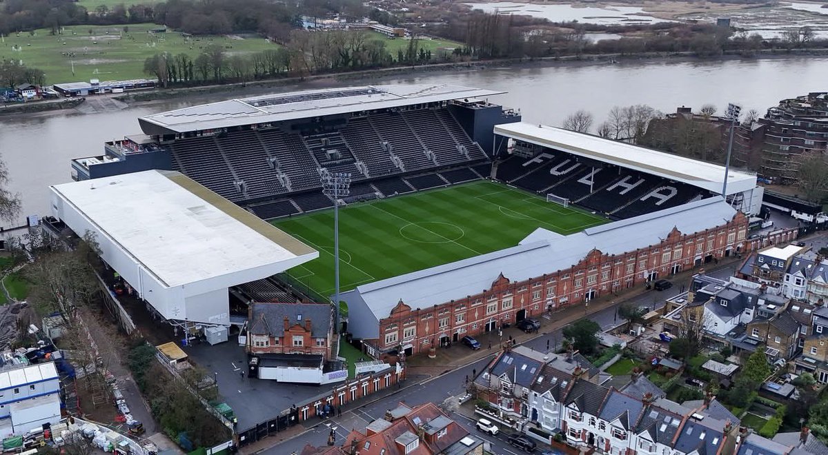 SLXYER22's tweet photo. Your stadiums look like shoeboxes👍🏼 https://t.co/QKPvJBuaMp