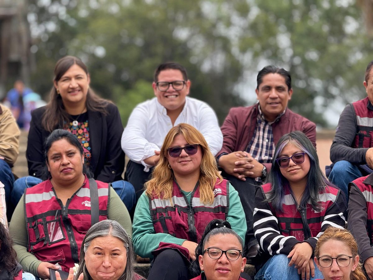 Azul11849187's tweet photo. ✨🏳️‍🌈 Defender la soberanía de México es defender los #DerechosHumanos de poblaciones históricamente vulneradas. 
Por ello acompañamos la mega asamblea informativa de respaldo al extraordinario trabajo de nuestra presidenta  y nuestra jefa de Gobierno, ¡No están solas! 👊🏻🏳️‍🌈✨ https://t.co/c4NcvsU5bm