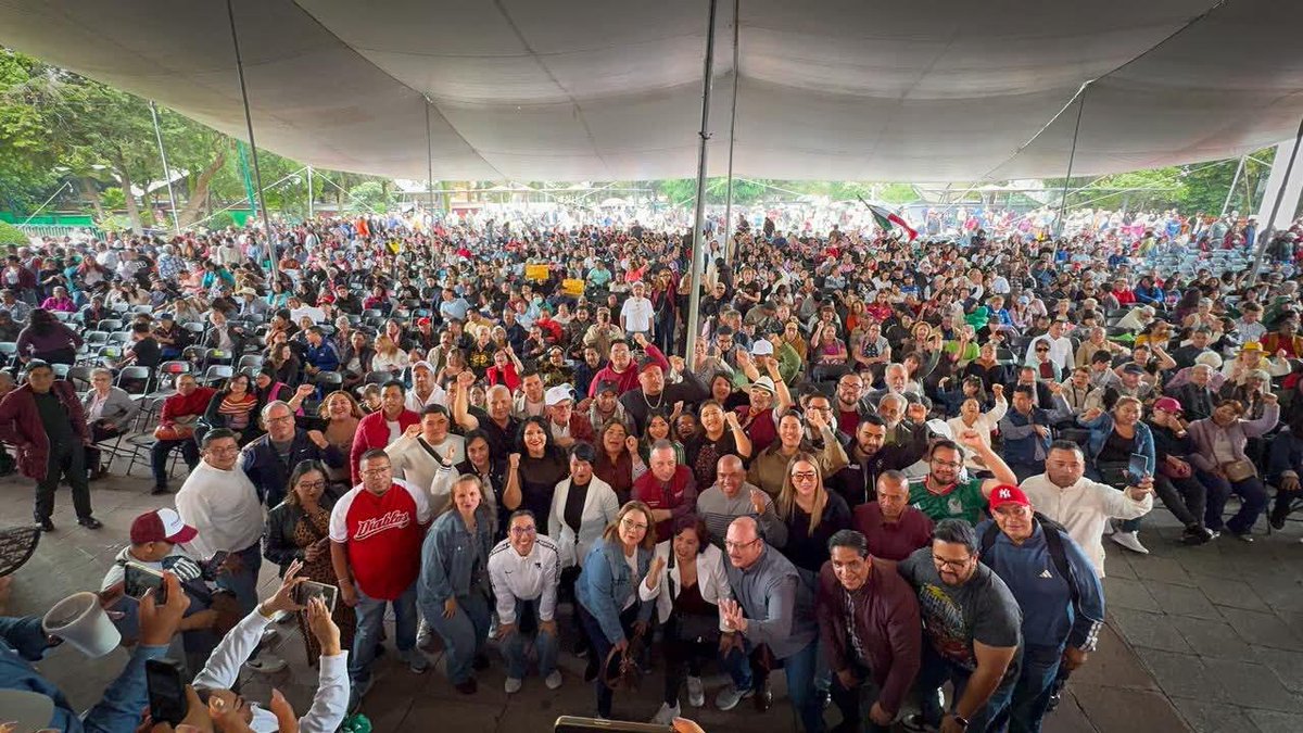 Azul11849187's tweet photo. ✨🏳️‍🌈 Defender la soberanía de México es defender los #DerechosHumanos de poblaciones históricamente vulneradas. 
Por ello acompañamos la mega asamblea informativa de respaldo al extraordinario trabajo de nuestra presidenta  y nuestra jefa de Gobierno, ¡No están solas! 👊🏻🏳️‍🌈✨ https://t.co/c4NcvsU5bm