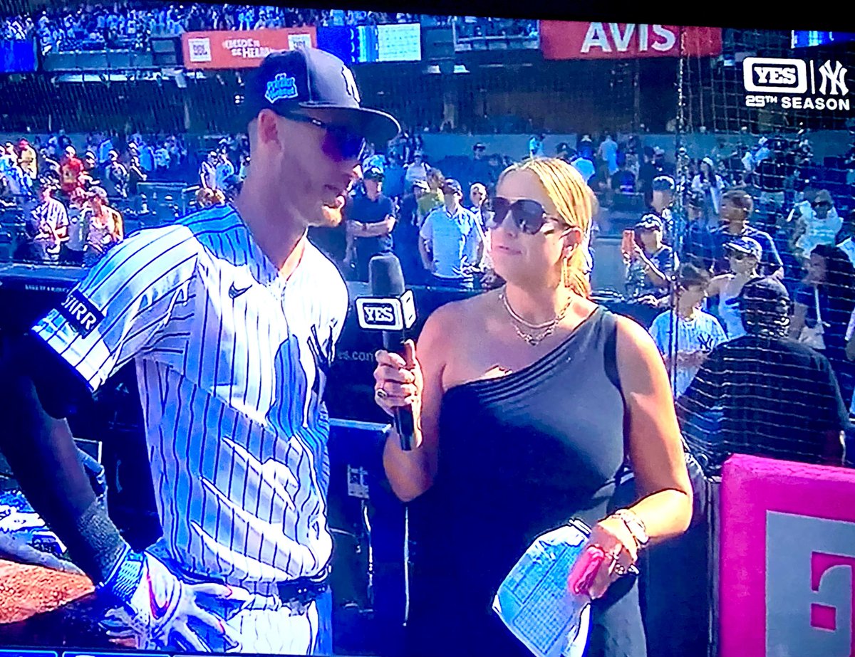 AndyNY2's tweet photo. Usually on these postgame interviews, @YESNetwork will start on both then close in on the player. But today, they wisely kept Meredith in the shot the whole time. 😉 https://t.co/Kwn42Y7yqI