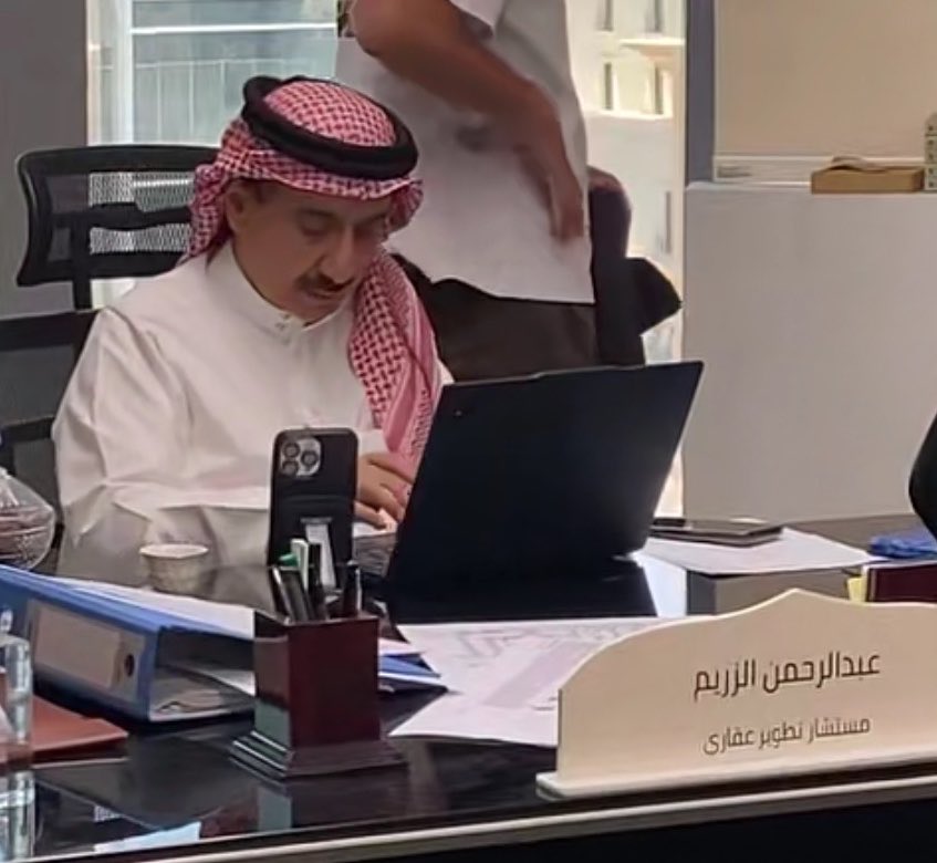 deardiaryrr's tweet photo. ♥️😭شركة سندس😭♥️
الملكه سندس وظفت عبدالرحمن عندها بشركتها رغم كل اللي سواه فيها ، سندس3 جوي جووي https://t.co/Fi70rMBseZ
