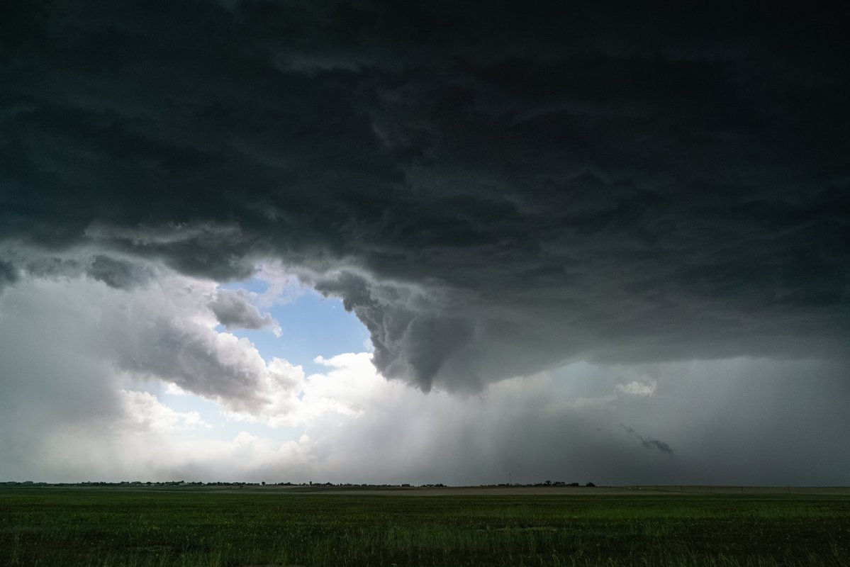 sambrandt99's tweet photo. Occlusion and funnel cloud east of Denver on June 1st. In perfect position, just didn't produce https://t.co/hGuYDYwoeS