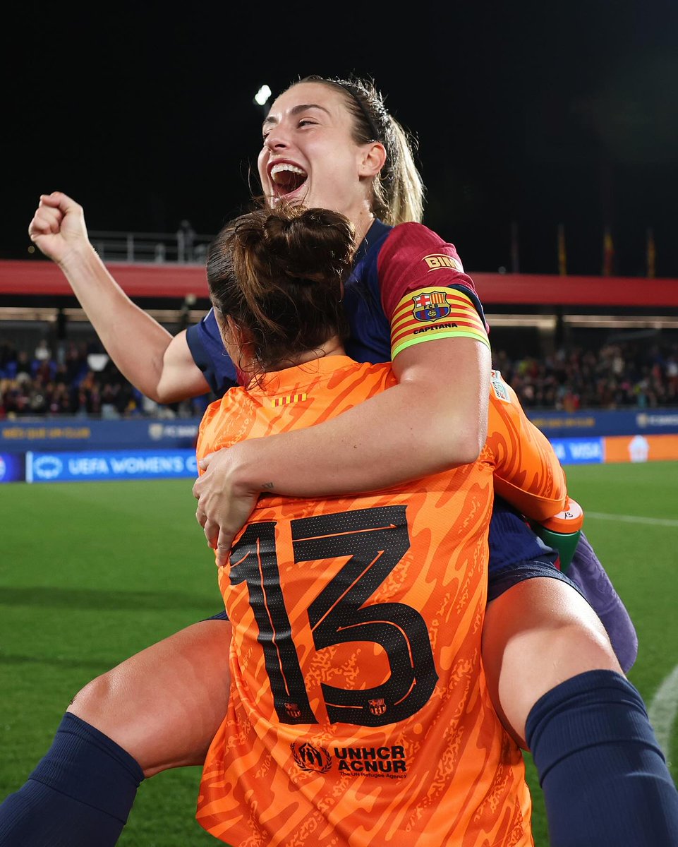 arantxa1307's tweet photo. “Uf, jodido. Ella me ha abierto el camino para que hoy pueda vivir de esto. Nos ha contagiado esa vena competitiva y lo que significa defender este escudo. Ahora le toca ser feliz en otro lado, no hay nadie que se lo merezca más.” ❤️‍🩹 @catacoll2001 @alexiaputellas https://t.co/z4kk49wZBs