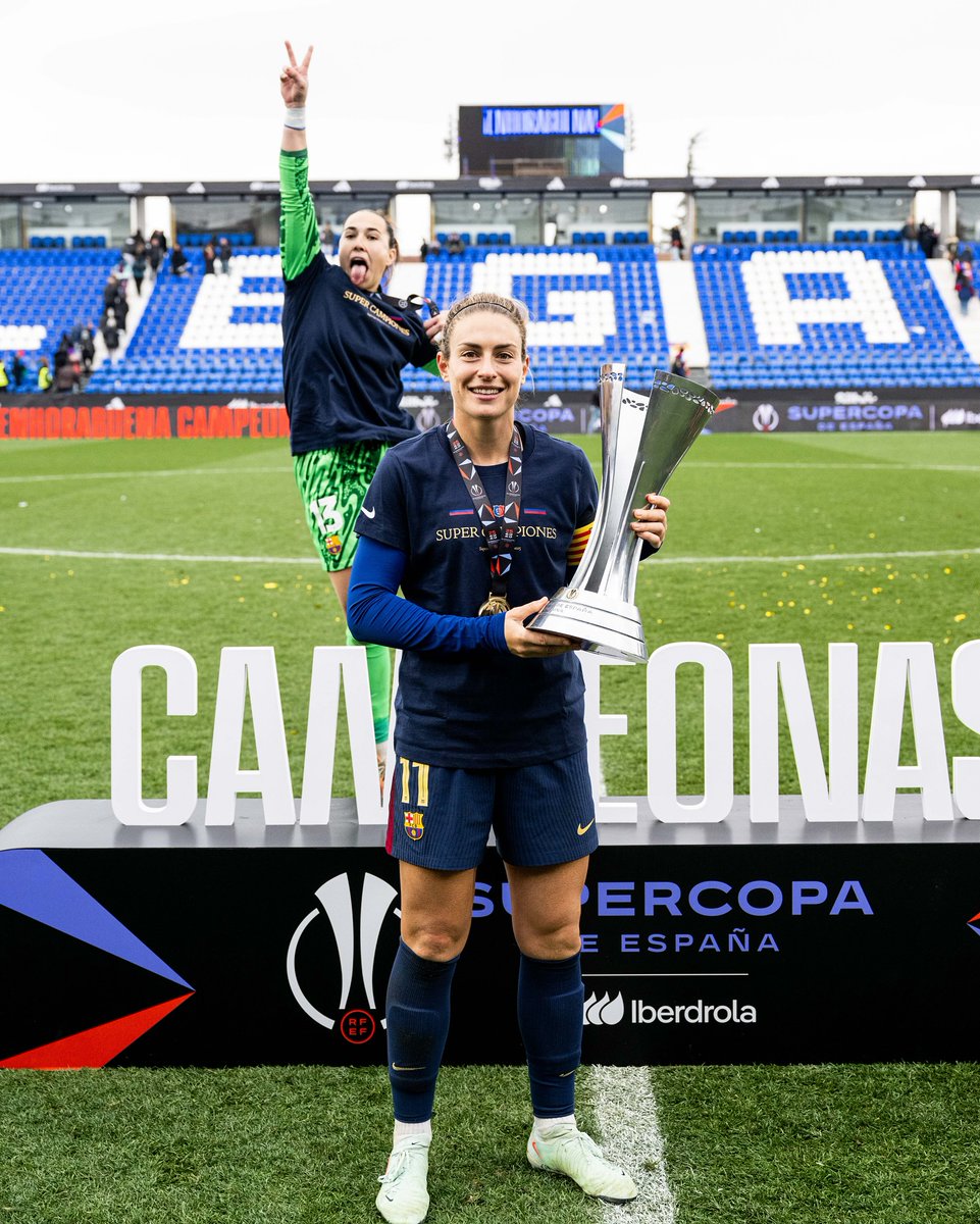 arantxa1307's tweet photo. “Uf, jodido. Ella me ha abierto el camino para que hoy pueda vivir de esto. Nos ha contagiado esa vena competitiva y lo que significa defender este escudo. Ahora le toca ser feliz en otro lado, no hay nadie que se lo merezca más.” ❤️‍🩹 @catacoll2001 @alexiaputellas https://t.co/z4kk49wZBs