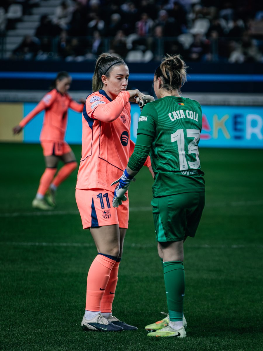arantxa1307's tweet photo. “Uf, jodido. Ella me ha abierto el camino para que hoy pueda vivir de esto. Nos ha contagiado esa vena competitiva y lo que significa defender este escudo. Ahora le toca ser feliz en otro lado, no hay nadie que se lo merezca más.” ❤️‍🩹 @catacoll2001 @alexiaputellas https://t.co/z4kk49wZBs