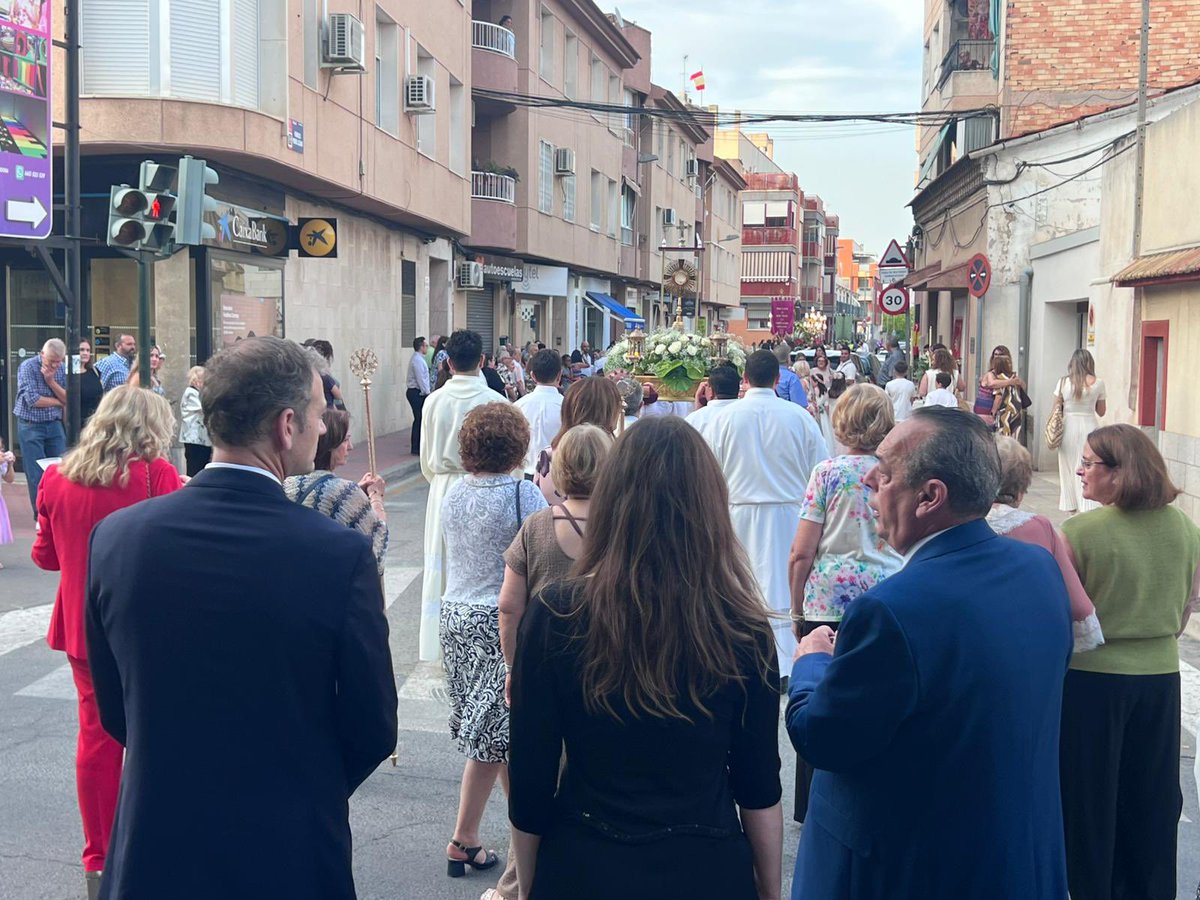Rebepl's tweet photo. San Félix de Cantalicio, Patrón de Zarandona, ha bendecido a su pueblo en la tradicional procesión de su día grande, celebrada junto al Corpus Christi, reflejo de la fe y las tradiciones de nuestra tierra. 

¡Viva Zarandona! https://t.co/XRfLmvFrgG
