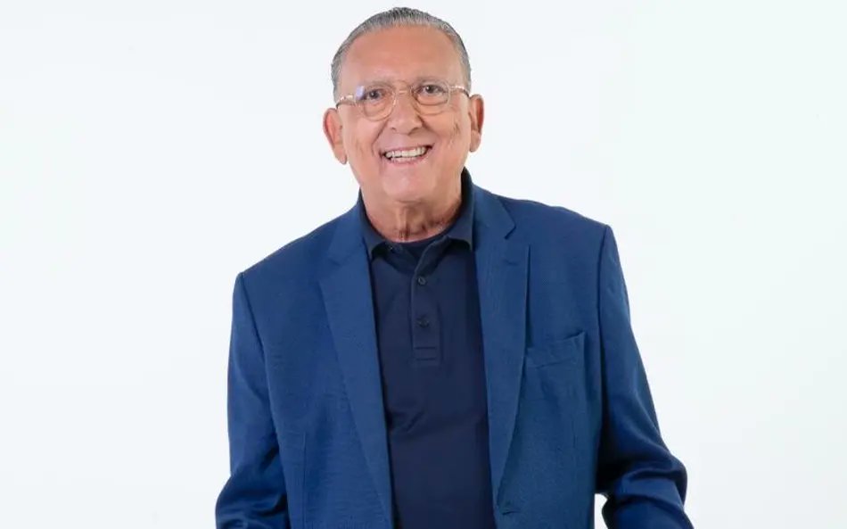 liberta___depre's tweet photo. Galvão Bueno 'tira' Olodum da Globo e leva banda baiana para jogos do Brasil no SBT

Tradição das transmissões de jogos da seleção brasileira desde 2002, o Olodum vai trocar de emissora na Copa do Mundo deste ano. O grupo de axé baiano vai participar do pré-jogo do Brasil no SBT e não na Globo, como aconteceria até então.

O Olodum vai instalar telões no Pelourinho, bairro histórico de Salvador (BA), e vai interagir com Galvão de lá. A estreia acontece no sábado (13), com Brasil x Marrocos.

Via: @folha / @sitef5 / @bielvaquer

📷SBT / 📷Jornal Correio