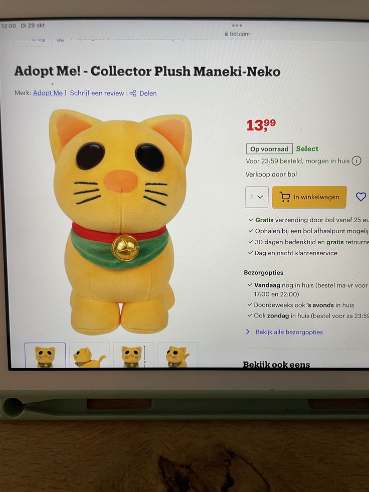 Lilttle_Soda's tweet photo. @Justcreator_43 My oc is popularity pet from roblox game "Adopt me!" It's even have a toy! Her name is Maneki neko https://t.co/AQxWtGw67r