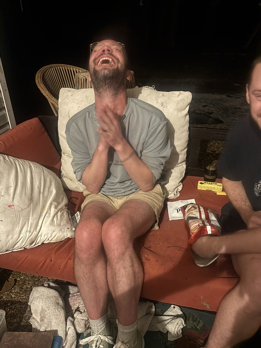billydeaks's tweet photo. these were taken maybe an hour apart https://t.co/ktGtTZkbku