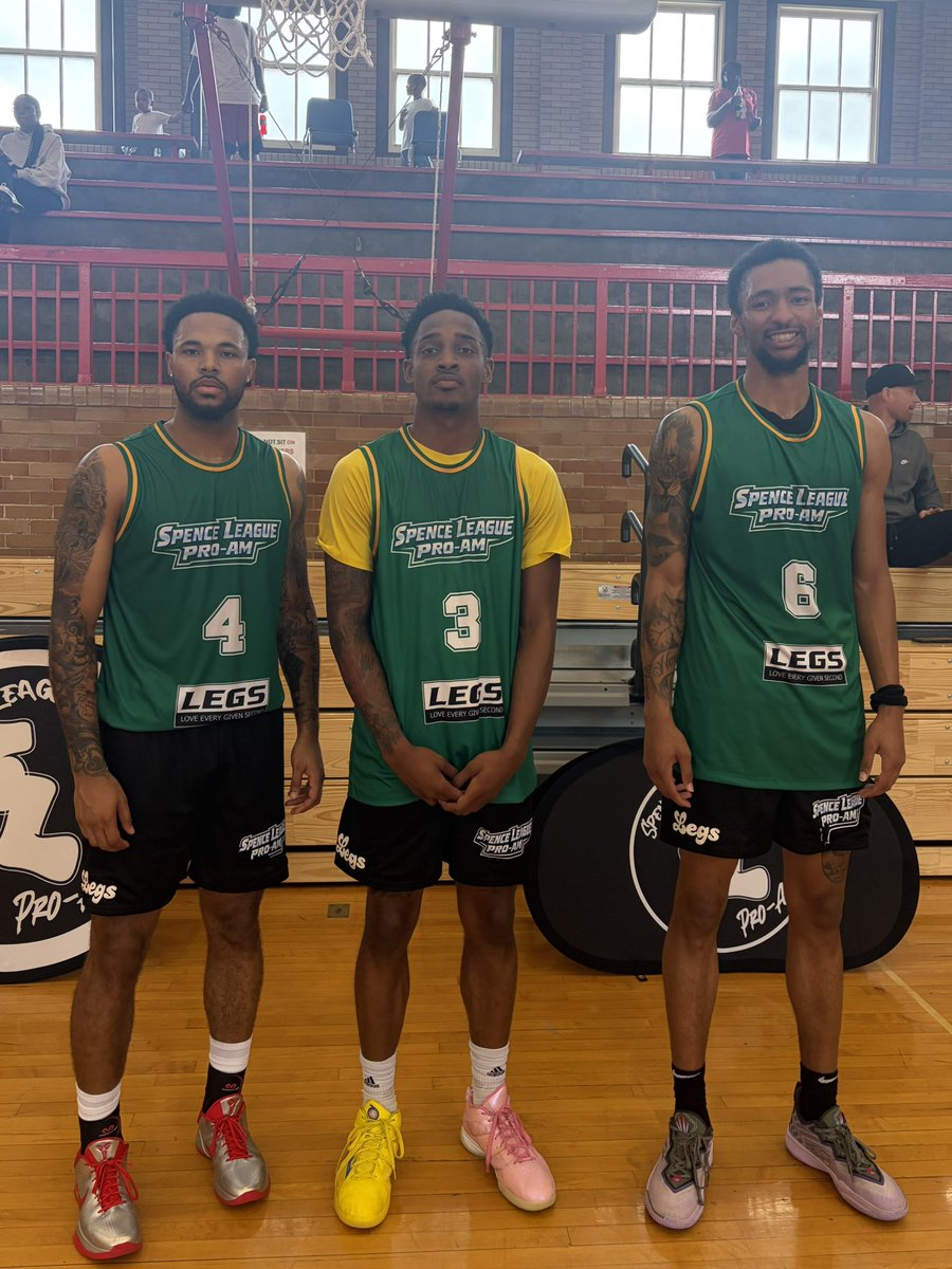 SpenceLeague's tweet photo. FINAL 🚨

WEEK 3
GAME #1

KC Elite defeats COUGS NEM 60-50

Big time second half performance led by:
⭐Marty Jackson– 19pts, 9reb, &amp; 4ast
⭐Anthony Woods – 19pts 1ast &amp; 1reb 
⭐Najee Williams- 12pts, 7reb, 1ast, &amp; 1stl

Great battle tonight 👏 #Basketball https://t.co/BHGEVd92lZ