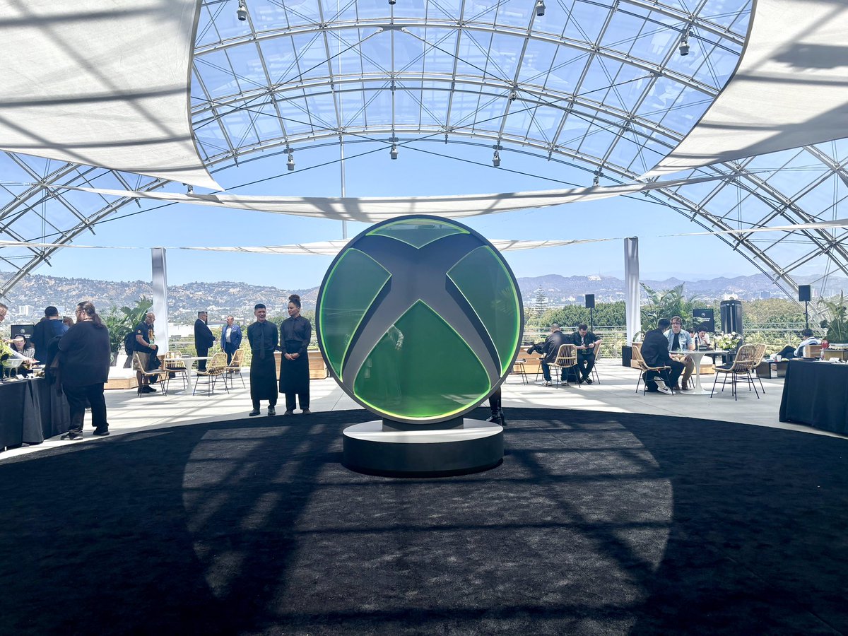 AshleyRenn_'s tweet photo. Such a fun experience with @XBOX ! 💚

Also DMZ 👀 https://t.co/XQNEeEQLkF