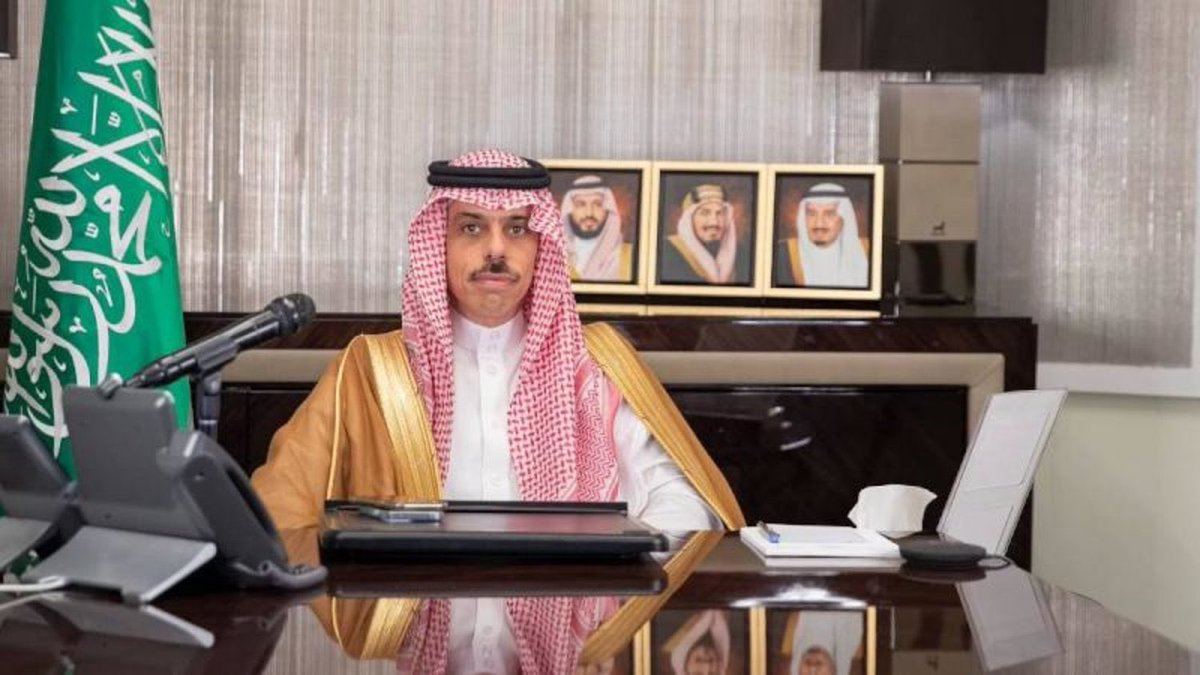 AJELNEWS24's tweet photo. عاجل 🔴 

أجرى صاحب السمو الأمير فيصل بن فرحان بن عبدالله وزير الخارجية، اتصالًا هاتفيًا اليوم، بمعالي الشيخ محمد بن عبدالرحمن بن جاسم آل ثاني رئيس مجلس الوزراء وزير خارجية دولة قطر الشقيقة.

 واستعرض الوزيران خلال الاتصال مستجدات الأوضاع وتداعياتها على المنطقة، وجهود البلدين في دعم الأمن والاستقرار.