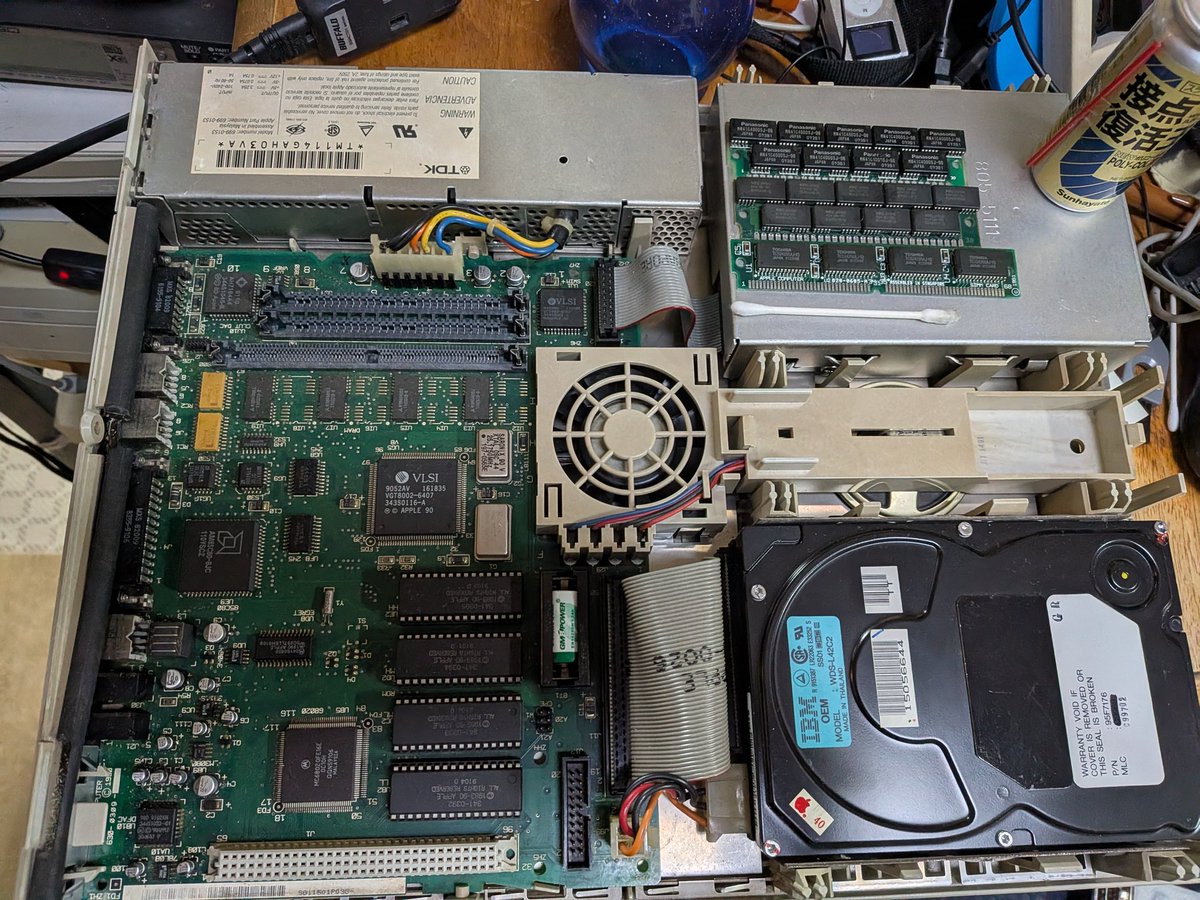 sita8801's tweet photo. MacintoshLCの清掃。メモリまわりは念入りにしました。 #oldmac #mac #Macintosh https://t.co/f2X2xbYy4Y