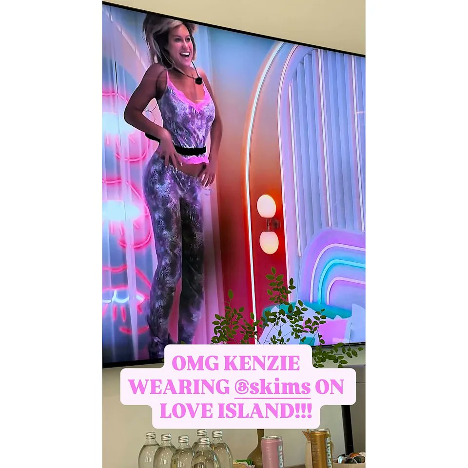 kdsmaa's tweet photo. @Gidigirl080 @Varnessa28 @symply_kimm Kim K has 360M+ followers, she doesn’t just post anyone on her story for fun. That’s massive free exposure your fav could only dream of.  Keep minimizing it to cope, but the 115k+ followers and reality speak for themselves. Stay mad! https://t.co/wr9XAEXzg8