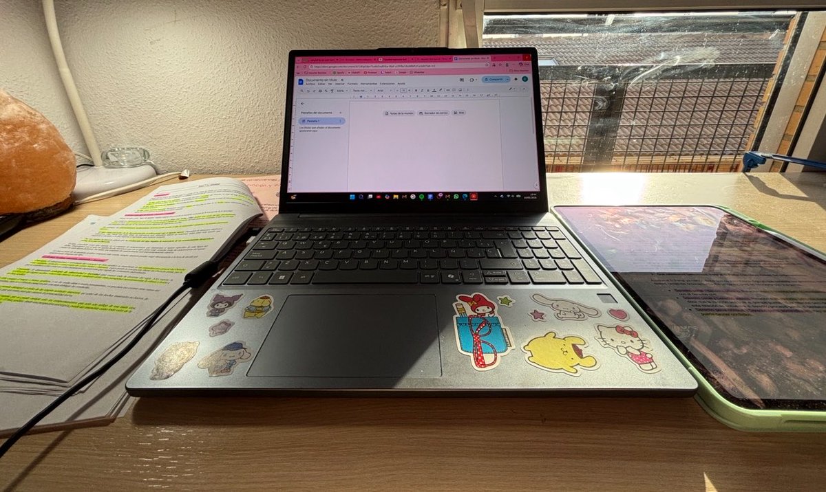 carmiaau's tweet photo. Solo 1 semana para comenzar los exámenes de junio 😖 #studytwt https://t.co/G6NmcCM49T