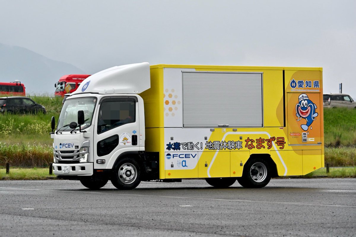 ja119r's tweet photo. 水素で動く！地震体験車なまず号。Fuel Cell Electric Vehicle(燃料電池自動車)だそうで、水素と空気中の酸素を反応？？させて、、、、詳しくないので以下略😅 https://t.co/u717n5IBYK