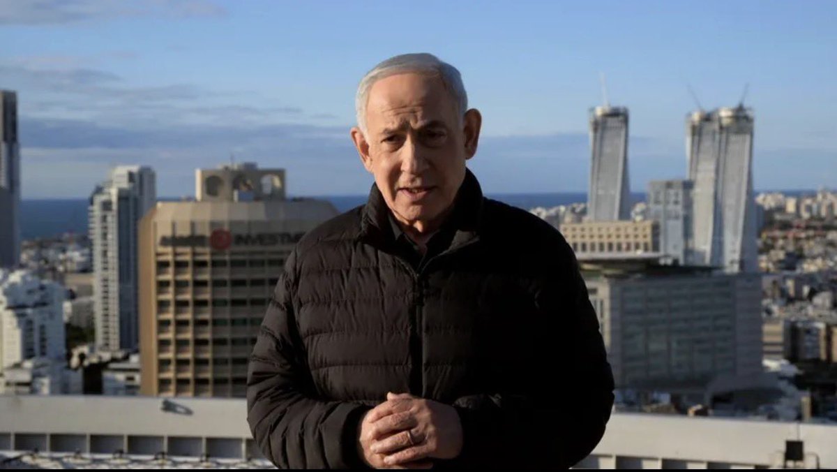 i24NEWS_FR's tweet photo. 🔴 Après l’entretien entre Benjamin Netanyahou et Donald Trump, une large réunion sécuritaire doit débuter sur le dossier iranien, avec la participation du Premier ministre, du ministre de la Défense Israël Katz et des responsables de l’appareil sécuritaire israélien

📸 GPO https://t.co/Eh8IFDctk5