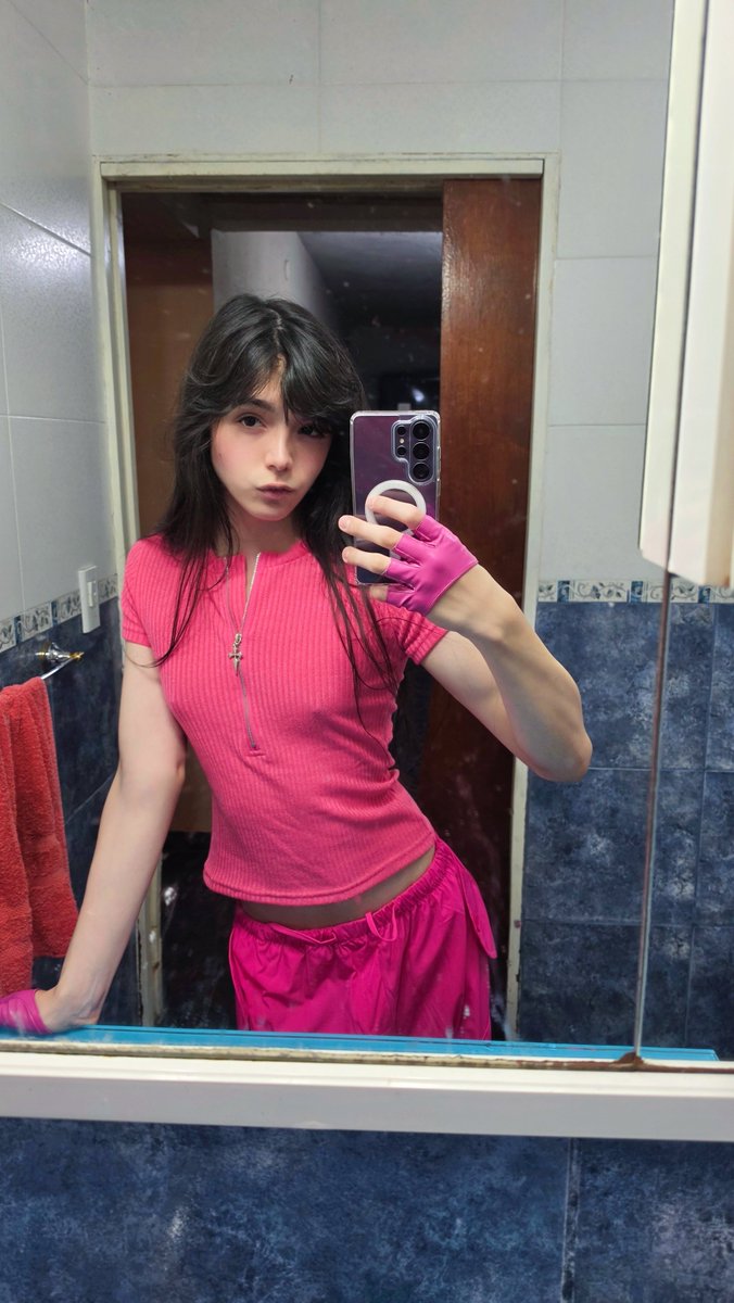 Rozsier_'s tweet photo. Men can wear pink too💖 https://t.co/NHrZBo3zwJ