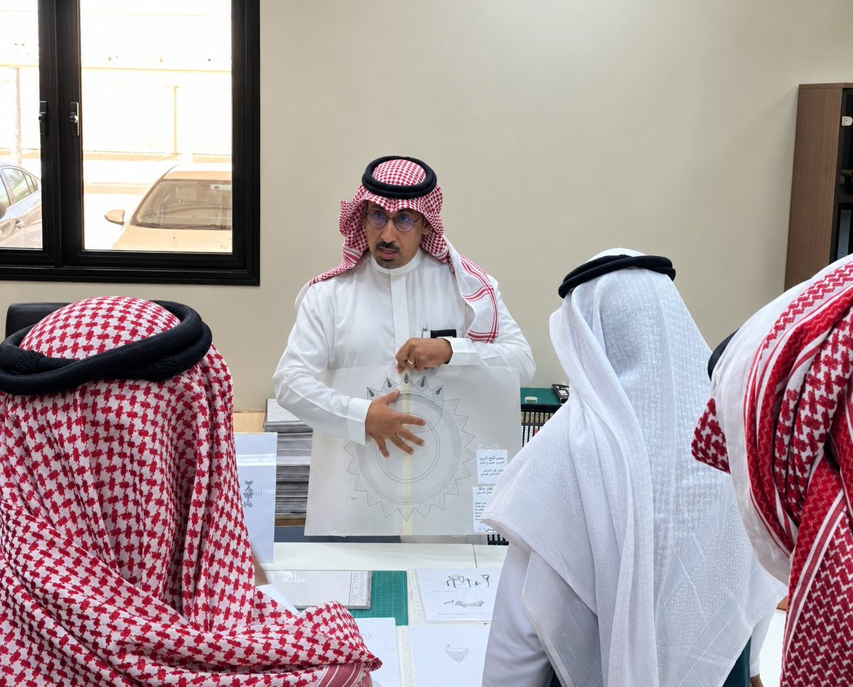 alwafi03's tweet photo. تشرفتُ باستقبال أعضاء نادي أثر في معمل الرسم الأثري بكلية السياحة والآثار بجامعة الملك سعود، حيث استعرضنا أهمية الرسم الأثري ودوره في توثيق المعثورات الأثرية مثل الفخار والنقوش والرسوم الصخرية والمسكوكات والتماثيل، إلى جانب التعريف بالتقنيات الرقمية الحديثة المستخدمة في أعمال التوثيق والرسم الأثري.
سعدتُ بهذا اللقاء ، متمنى لهم دوام التوفيق والنجاح. 📐✏️

I was honored to meet with members of the Influential Club at the Impressionist Drawing Lab in the College of Tourism and Archaeology at King Saud University. We discussed our modern approach to imitation drawing, focusing on its impact on artifacts such as pottery, maps, coins, and archaeological finds. We also introduced the digital technologies used in archaeological documentation and drawing.
I enjoyed this meeting and wish them continued success. 
#جامعة_الملك_سعود
#كلية_السياحة_والأثار
#وزارة_الثقافة
#هيئة_التراث
