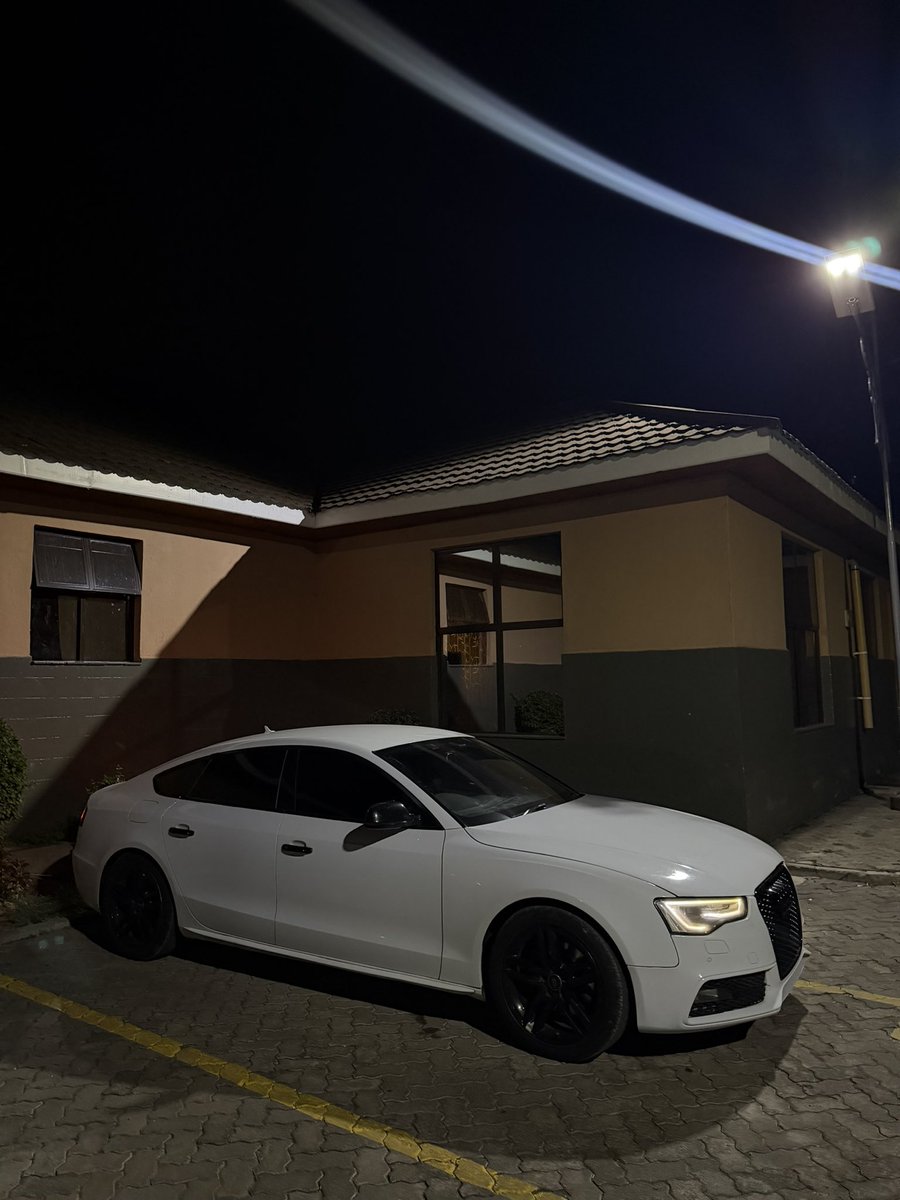 bright_259's tweet photo. Tough weekend now that @kemboi__amos  left me huku Nakuru 😭, so I made a quick getaway to Naivasha for the weekend. https://t.co/IQ2qZDGqbF