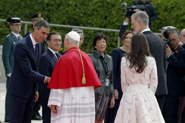 catiberic's tweet photo. He visto poco por tv del Papa en Madrid, no tengo interés por la sencilla razón de que el Vaticano que todo lo mide y sopesa, no puede colocarnos al Papa en España en estos momentos de corrupción gubernamental masiva.
El Vaticano, lo quiera o no, lava a un mandatario corrupto y.. https://t.co/tQIP8VGX5K