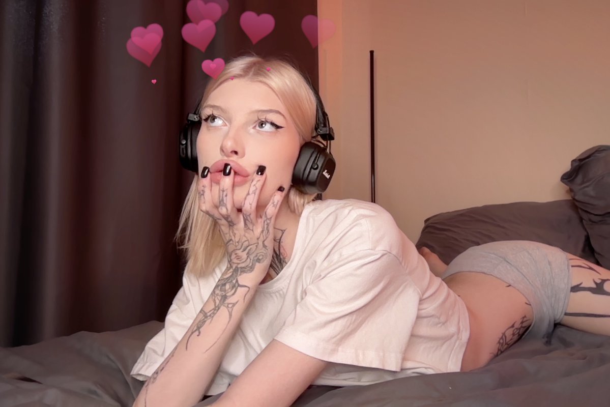 Sasha Blaze🏳️⚧️💛 tweet media