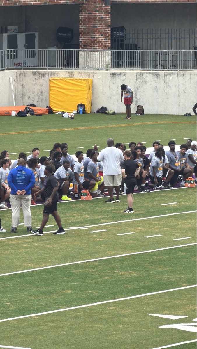 thekamdenbrown's tweet photo. Blessed to compete against upperclassmen at prairie view Houston showcase! @CoachCarswell @BigCoachMarvin @grayson_fb @coachjack212 @CoachABaugh @coach_asuega @Alex_B2C @RecruitGeorgia @Coach_Dre93 @dhglover https://t.co/bG5BxegfFZ