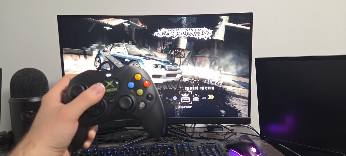 MathHyperzz's tweet photo. @XBOX I seriously wanna grab this for Christmas if i can, and of course i do have the Hyperkin Duchess Controller since christmas last year to play old NEED FOR SPEED such as Most Wanted and Underground 1 and 2 on my laptop with it. perfect combo once i put that controller on this Xbox https://t.co/qx5aSl4S4A