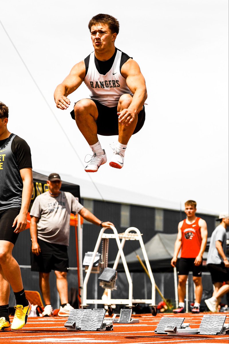 ThomasClassen68's tweet photo. Offseason work paying off.

Every rep has a purpose. Continuing to build strength, speed, and explosiveness for the upcoming season.

Height: 5’9
Weight: 190
Position: RB/LB
GPA: 3.0

#Recruiting #ClassOf2027 #FootballRecruiting https://t.co/1hGvJbjYg5