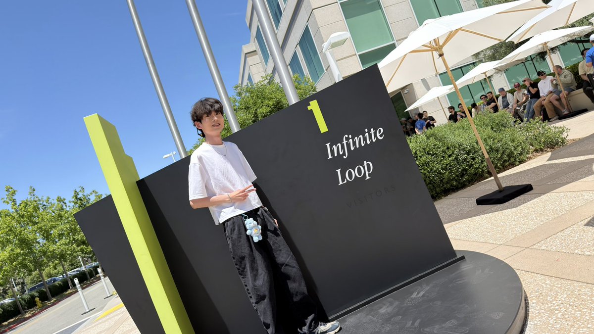 tsaicy0409's tweet photo. 1 Infinite Loop WWDC26!!!!! 😎 https://t.co/k6vOoSOckW