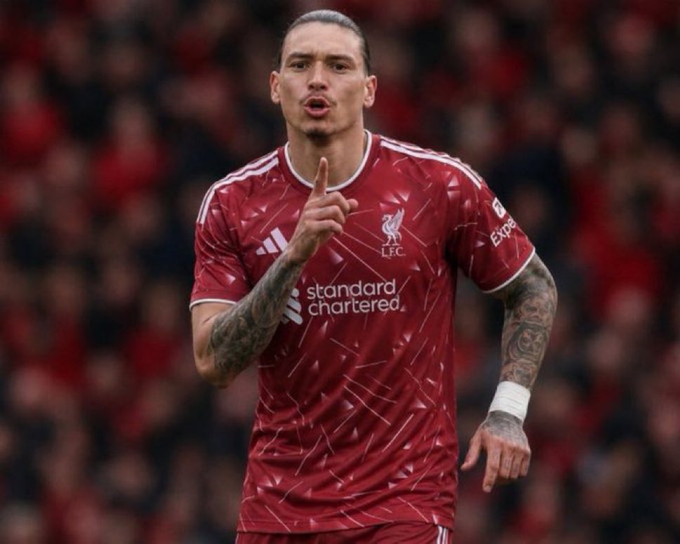 afason23's tweet photo. @MoSalah struggled at @ChelseaFC, went to Italy, then returned and cemented his place as the UNDISPUTED greatest right winger in the history of the EPL and one of @LFC's greatest player of all time.

Bring Darwin Nuñez back!

I see him exploding under Andoni Iraola. https://t.co/1MYEV0fiQk