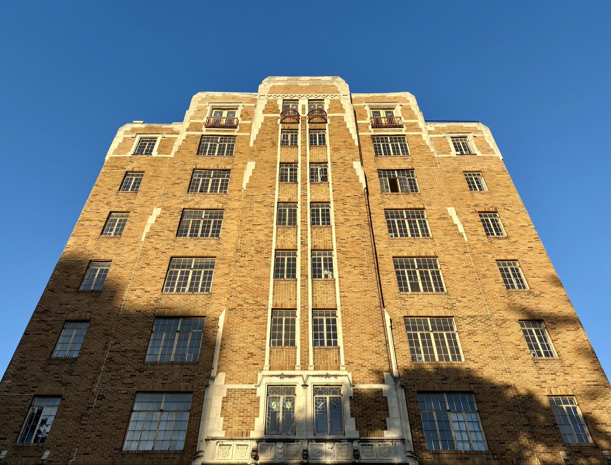 JoshLipnik's tweet photo. Admiral Apartments (1929)
Indianapolis, IN https://t.co/eyywV8YhHD