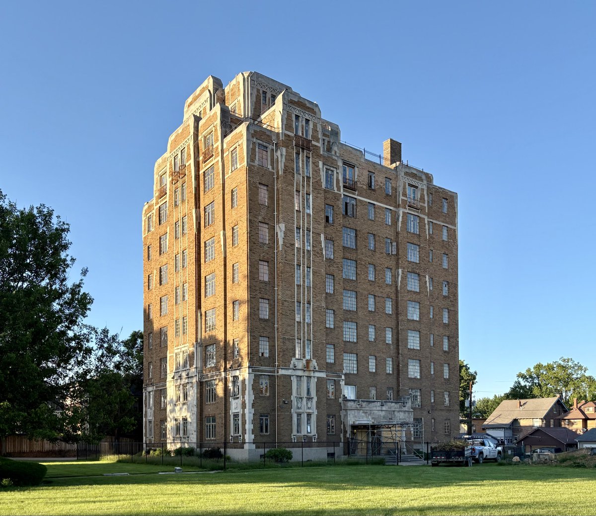 JoshLipnik's tweet photo. Admiral Apartments (1929)
Indianapolis, IN https://t.co/eyywV8YhHD
