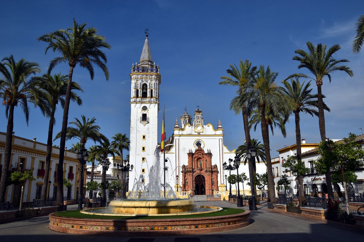 alqsar's tweet photo. Plaza de España, presidida por la Iglesia Parroquial de San Juan Bautista, de 1768, levantada sobre restos de un antiguo templo mudéjar que colapsó por el Terremoto de Lisboa de 1755.

ES - HUELVA - LA PALMA DEL CONDADO
La Palma del Condado # 202605
https://t.co/qJUrOvrj10 https://t.co/MvWu2lYFwr