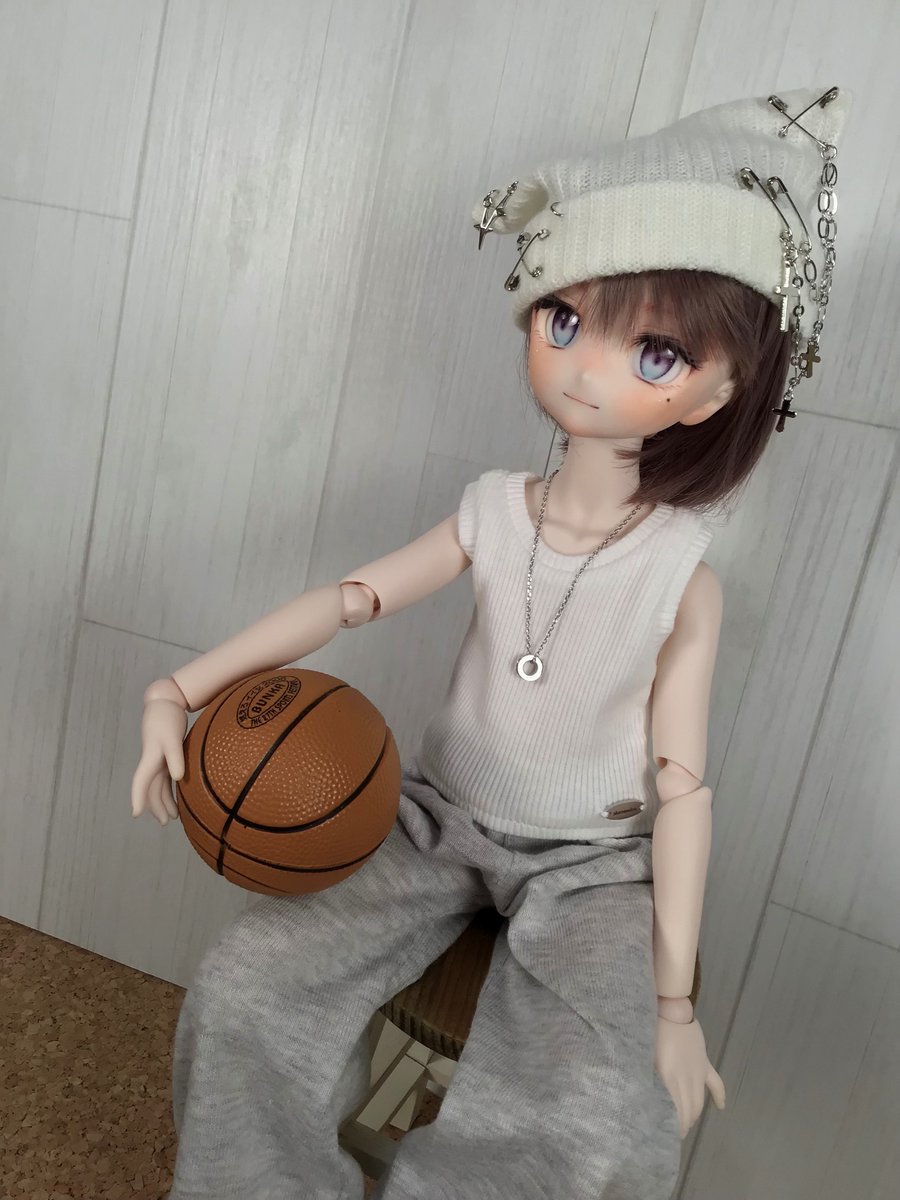 TkSno004's tweet photo. 自分好みの顔を描いてるから当たり前なのだけど、可愛いよぅ。
#しろうさ服
#achueアイ（わすれ音のアイ） https://t.co/BX5Io0Wvts