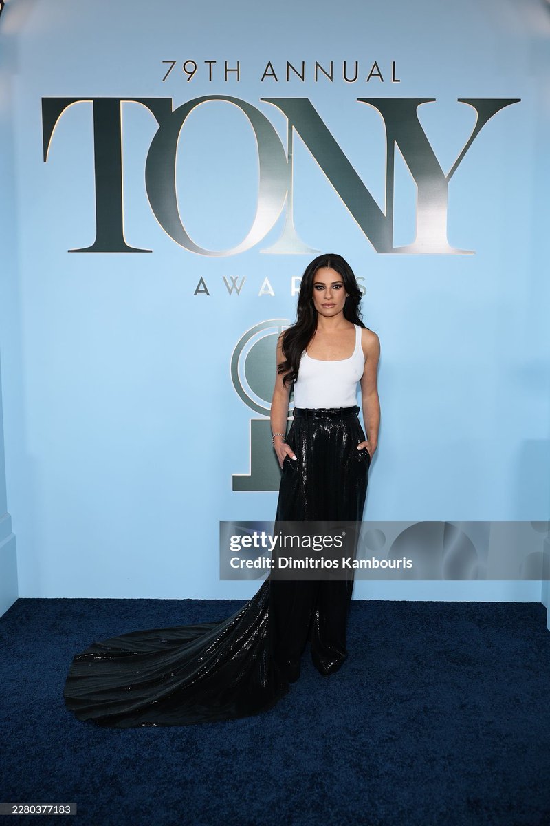 areviewmusical's tweet photo. 📸 Lea Michele no tapete vermelho do Tony Awards #TonyAwardsComAReview https://t.co/CkIw9TxjnP
