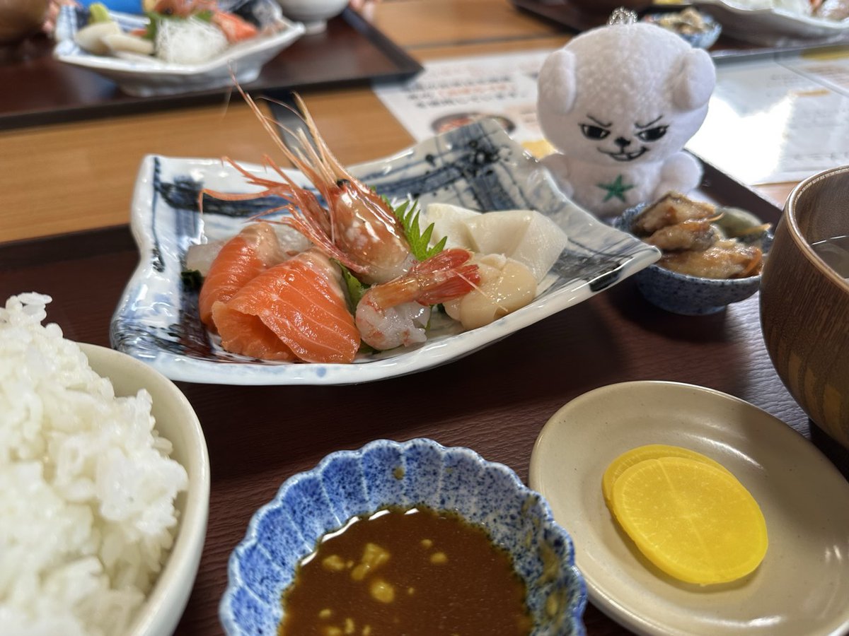 dynam_00046's tweet photo. 見た目は初老、頭脳は中二の迷える白服が
学生時代からの親友と2泊3日遊んできた
様子でございます。それぞれ違う人生を
歩んできてるけど会えば一瞬で学生時代に
戻れるｗお互い還暦過ぎても息が出来ない
くらい笑い合えるのってこの人達だから😊

今週も元気にお待ちしてます!!　つづく

＃ダイナム https://t.co/z8w6Kde0Qf