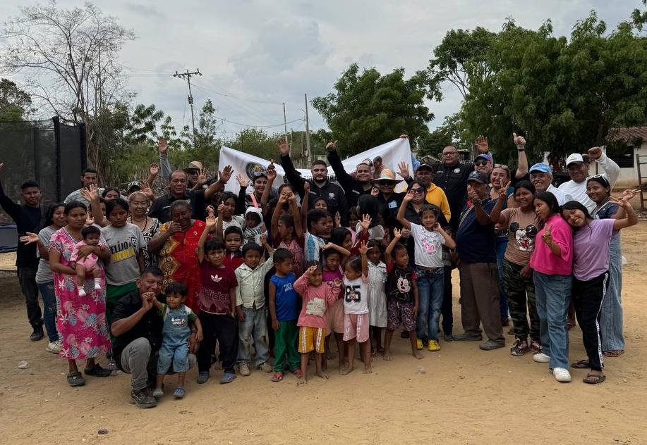 AlfredoABM's tweet photo. Desde el partido del pueblo @ADemocratica realizamos una Jornada Social dirigida a los niños del municipio Mara. Aportando nuestro trabajo en pro de combatir la desnutrición en la Subregion Guajira donde hay tantas necesidades por culpa de este desgobierno. @ADOrganizacion_ https://t.co/NcPoPiXcQm