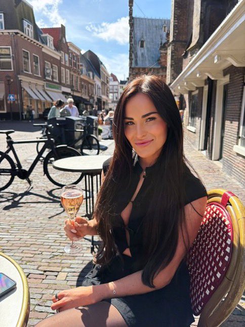 janevalkeringNE's tweet photo. Wat is het lekkerst om te bestellen op terras? https://t.co/fZNG9OS5aD