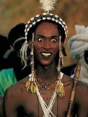iamowoyinka's tweet photo. The Wodaabe men from Niger Republic 🇳🇪 believe that they are the most handsome set of men in the world and they always carry about mirrors.

Wodaabe culture prizes white eyes, white teeth and height as the pinnacle of beauty, so the men do brightly-coloured makeup and eyeliner to accentuate these features. They will often put feathers in their hair or wear elaborate headdresses to accentuate their height.

Beauty lies in the eyes of the beholder. Innit? 😁😂