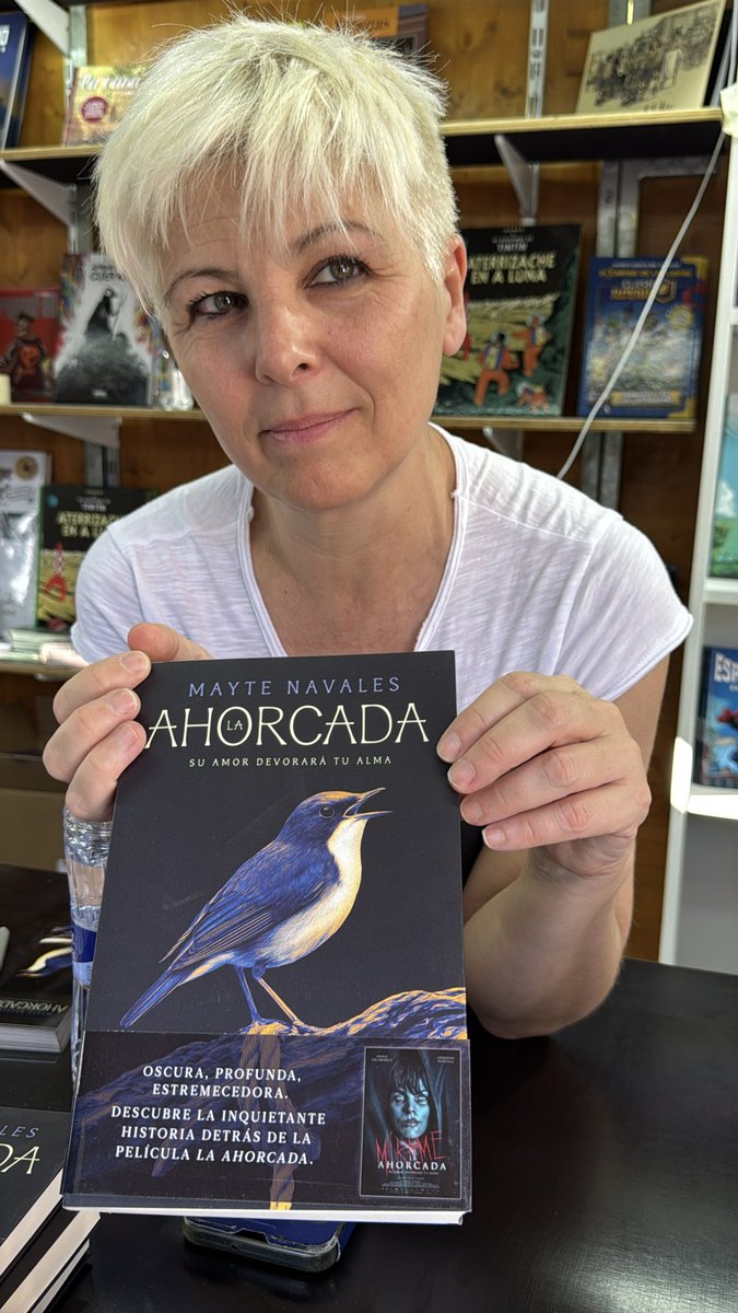 MILCOMICS's tweet photo. Se acabó la Feria del Libro... y no os vamos a engañar: nos hemos quedado un poco bastante agotados  😅
Pero ha merecido la pena porque nos llevamos un montón de recuerdos súper bonicos, firmas con dedicatorias increíbles, muchas risas y momentos muy especiales compartidos con vosotros 😊
Qué suerte haber contado con tantos autorazos estos días y con todos vosotros, que os habéis pasado a vernos, charlar, curiosear y llevaros algún cómic que otro para casa 🤗❤️
Gracias por acompañarnos una vez más en esta pequeña aventura y por hacer que esta Feria del Libro haya sido tan especial.
¡Nos vemos en MILCÓMICS!  🤗🤗