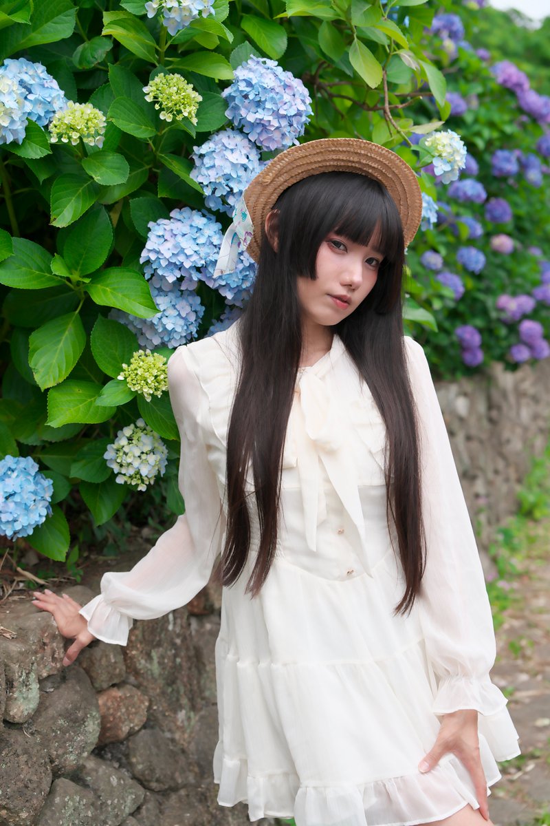 mcts191's tweet photo. 2026年6月2日　リク撮                  

model：秋元るい さん @akimoto_rui @Tiroir_rui 

#秋元るい #ポートレート #portrait #ファインダー越しのわたしの世界 #ポートレートが好きな人と繋がりたい #これソニーで撮りました #マシュマロ撮影会 #アジサイ #紫陽花 https://t.co/JF1FBNUQlV