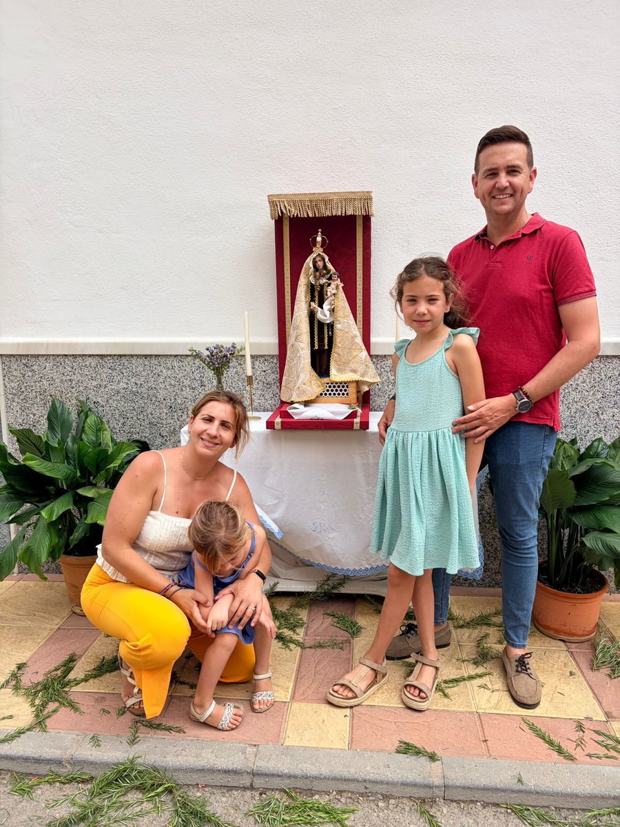 Sajarome's tweet photo. ♥️ No se me ocurre mejor manera de celebrar el día de mi santo que rodeado de familia y participando en una  tradición tan bonita como el #Corpus Christi de #Coín

🎉 Aprovecho para felicitar a todos los Salvadores y Salvadoras por su día. https://t.co/AL6i4ZaYpI