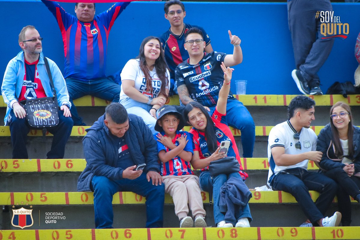 SDQuito_Oficial's tweet photo. ¡Me saco el sombrero 🎩 con ustedes! 👏 #SoyDelQuito 💙❤️ 
Galería 📸 👉 https://t.co/NdV0bUKqKG https://t.co/F6AtFjEvfM
